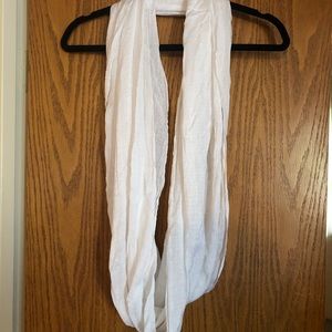 Look infinity scarf in white